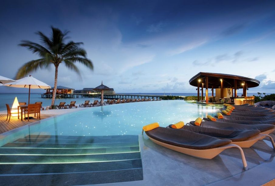 Four Factors to Consider Before Booking a Beachfront Resort